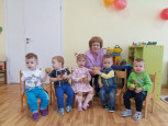 "Осень за окошком ходит не спеша" (подробнее)