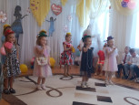 "Сердце матери лучше солнца греет" (подробнее)
