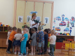 "Праздник воинов отважных, праздник мира на земле" (подробнее)
