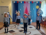 "Праздник воинов отважных, праздник мира на земле" (подробнее)