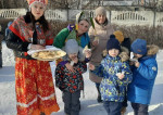 Масленица идет - блин да мед нам несет