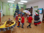 Гуляют ребятки в зимние Святки