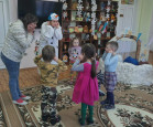 Снеговик и Зайка в зимнем городе