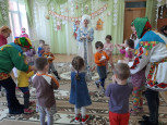 Масленица идёт, блин да мёд несёт!