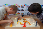 Учимся взаимодействию с помощью игр с песком