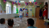 Сказка о том, как Буратино детей в школу провожал