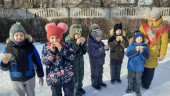 Масленица идет - блин да мед нам несет