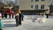 Масленица идет - блин да мед нам несет