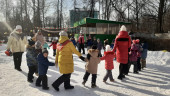 Масленица идет - блин да мед нам несет