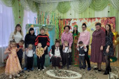 Теремок в осеннем лесу 