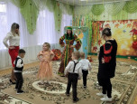 Теремок в осеннем лесу 