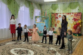 Теремок в осеннем лесу 
