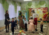 Теремок в осеннем лесу 