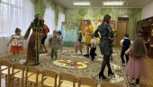 Теремок в осеннем лесу 