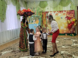 Теремок в осеннем лесу 