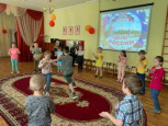 12 июня - День России.