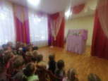 Воспитанники детского сада посмотрели кукольный спектакль «Заюшкина избушка»