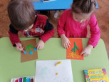 «Цветы для мамы» от детей старшей группы.