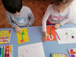 «Цветы для мамы» от детей старшей группы.