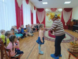 Сотрудники библиотеки в гостях у дошкольников