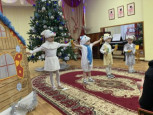 В нашем детском саду прошли яркие и весёлые новогодние утренники .