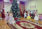 В нашем детском саду прошли яркие и весёлые новогодние утренники .