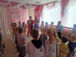 "Веселись детвора в праздник смеха и добра"