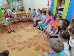 "Под грибом."