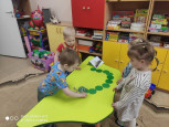 "Как муравьишка домой спешил"