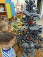 Наряжаем нашу ёлочку