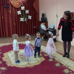 Кукла Катя в гостях у малышей