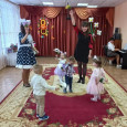 Кукла Катя в гостях у малышей