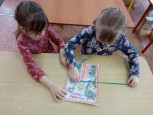 Ребята подготовительной группы - книгоиздатели