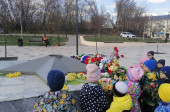 Возложение цветов к памятникам и обелискам