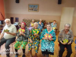 Волонтеры изготовили подарки для бабушек и дедушек, проживающих в центрах временного пребывания  пожилых людей и инвалидов  г. Кинешма и г. Навoлоки
