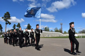 На знамя Победы равняем шаг!