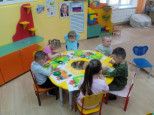 Аппликация. "Цыплята на лугу"
