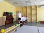 Упражнение на развитие координации движения  и равновесия.