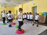 Упражнения направленные на профилактику плоскостопия, укрепление мышц свода стопы.