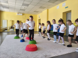 Упражнения направленные на профилактику плоскостопия, укрепление мышц свода стопы.