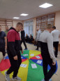 Спортивное развлечение ко "Дню Отца" с участием родителей.