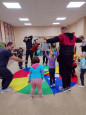 Спортивное развлечение ко "Дню Отца" с участием родителей.