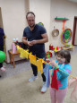 Спортивное развлечение ко "Дню Отца" с участием родителей.