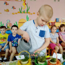 Пришла весна! А с весной - работа. Много у нас хлопот, Сеем новый огород!