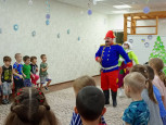 Фунтик в гости всех пригласил и ребят развеселил