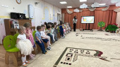 Музыкально-развлекательное мероприятие "К нам Весна пришла деткам книжки принесла"