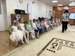 Музыкально-развлекательное мероприятие "К нам Весна пришла деткам книжки принесла"