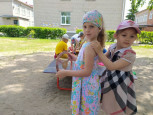 На прогулке летом...