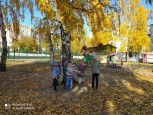 На прогулке осенью.