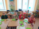 Любимой мамочке цветочек на моей ладошке